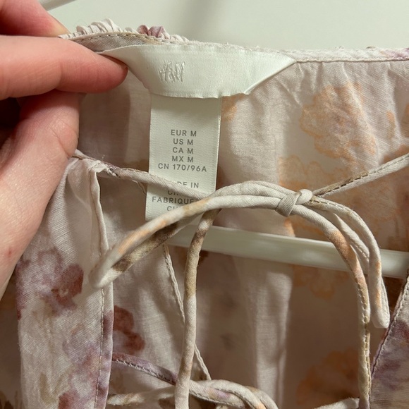 H&M blouse size medium - Picture 2 of 3